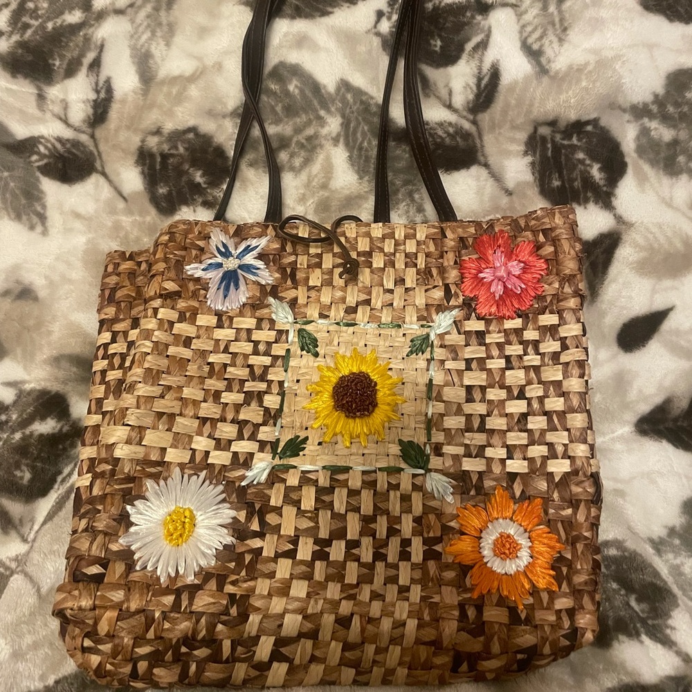Colorful straw purse with leather straps 👜
